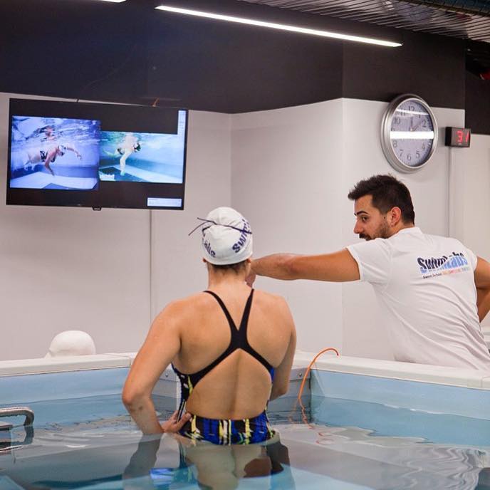 Video analiz yazılımı içerisinde seçkin yüzücülerden oluşan video kütüphanemiz, yüzücülerimize dünyanın en iyileriyle hareketlerini yan yana göstermemizi sağlar.